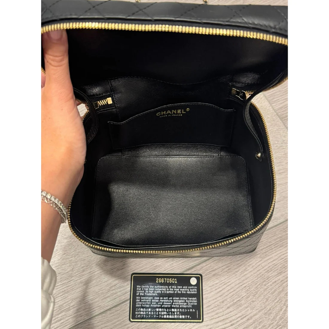 Chanel vintage lambskin vanity black with light gold hardware - Image 5
