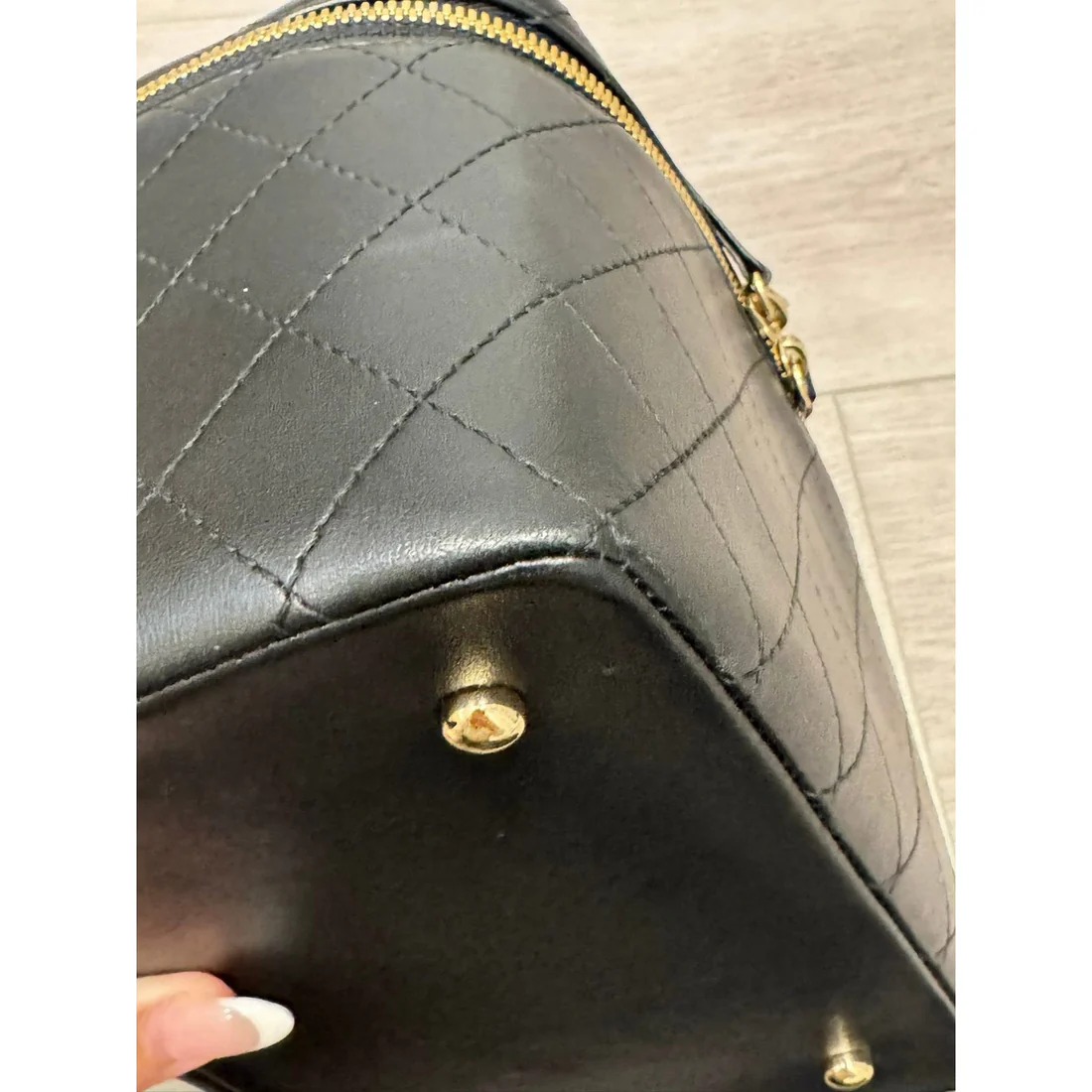 Chanel vintage lambskin vanity black with light gold hardware - Image 3