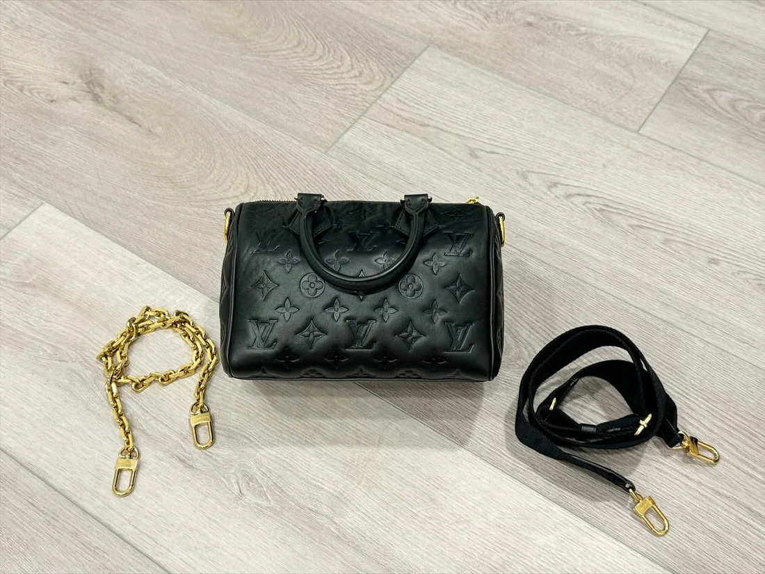 Louis Vuitton speedy 22 monogram embossed