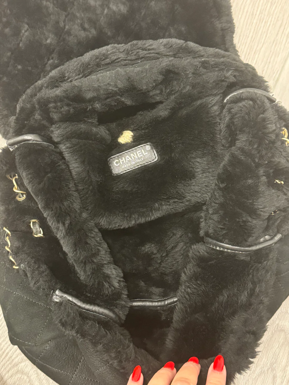Chanel Large turnlock classic flap black Sherling - Image 2