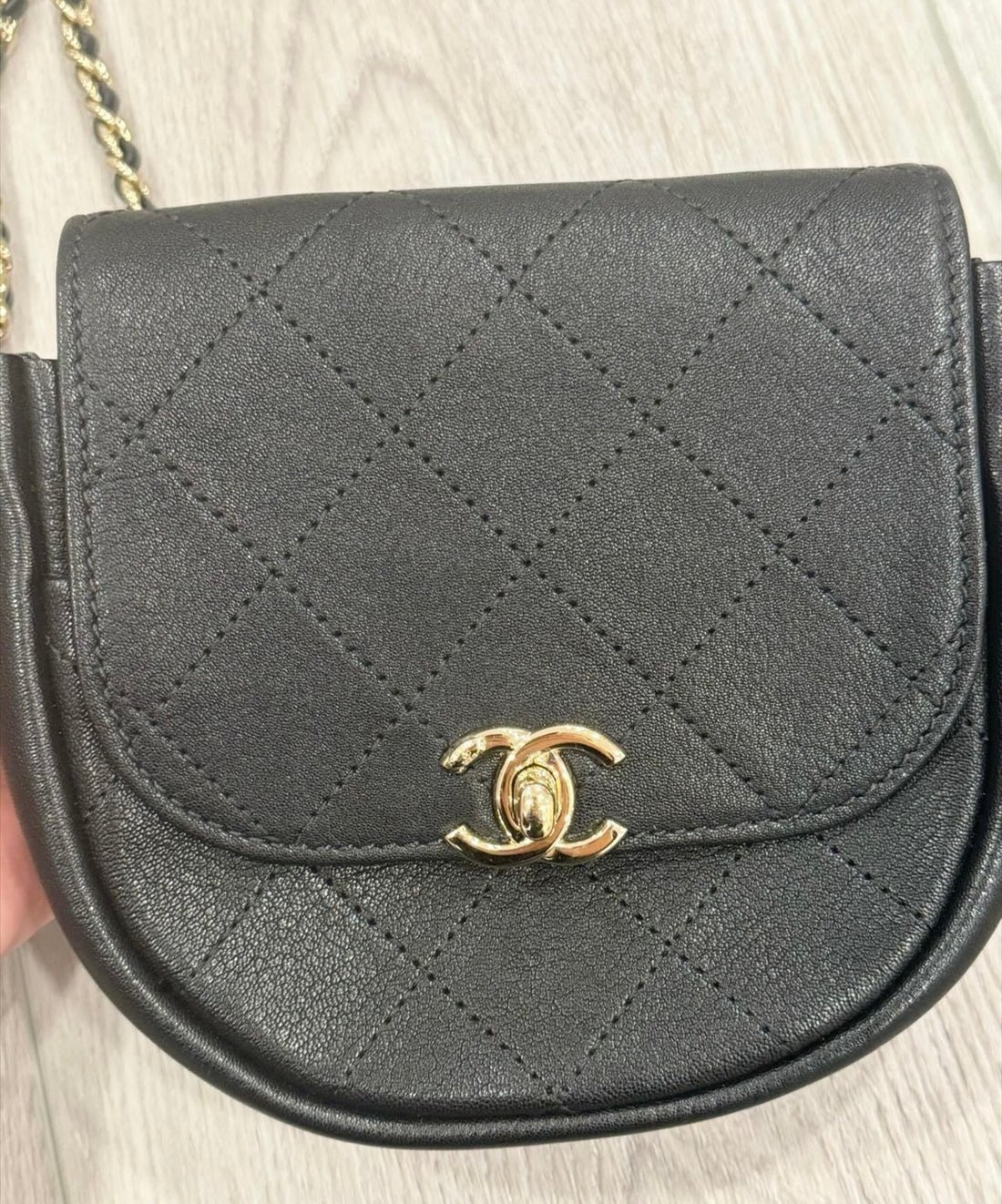 Chanel Calfskin Shoulder bag - Image 4