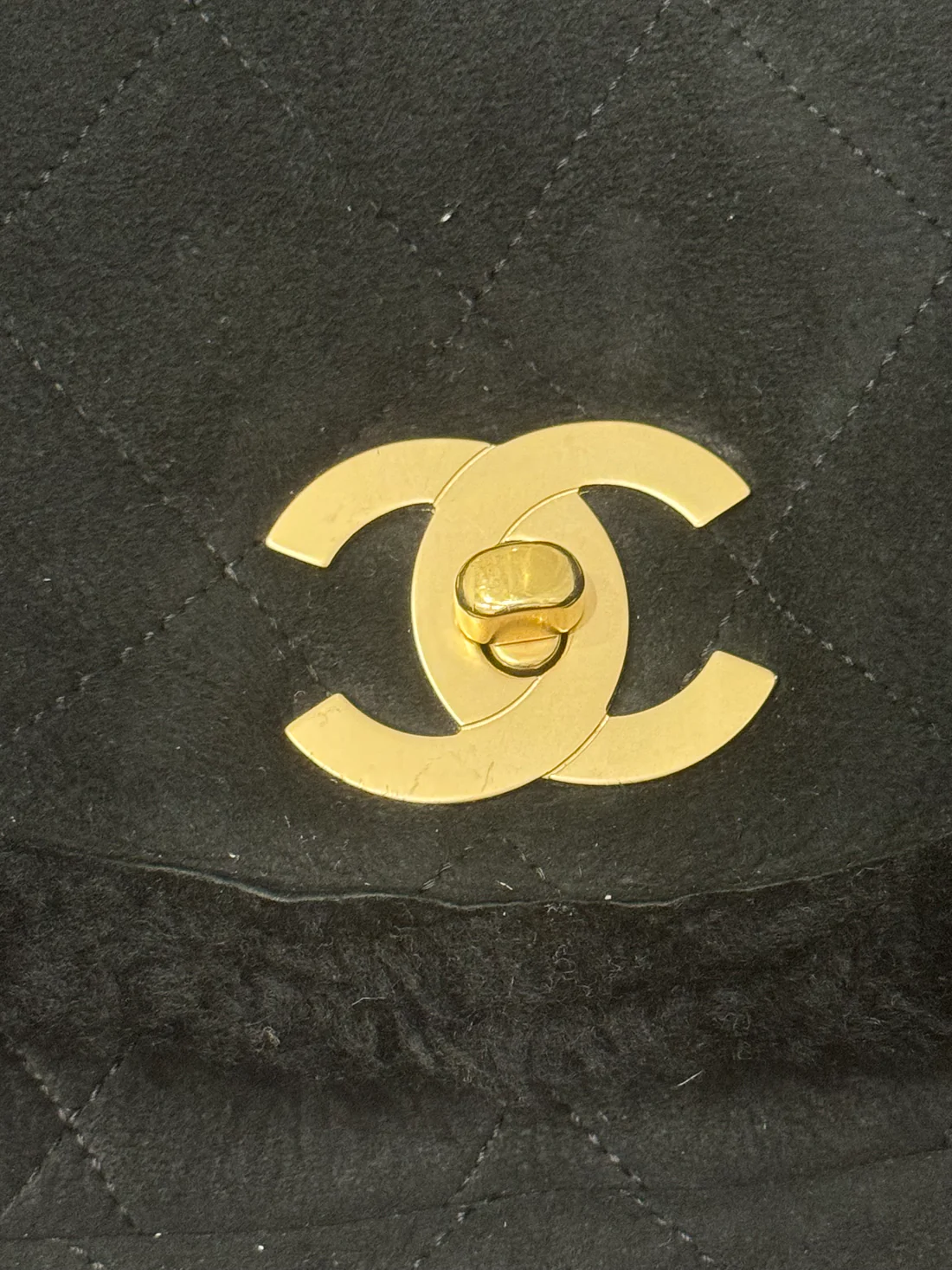 Chanel Large turnlock classic flap black Sherling - Image 3