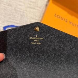 BRAND NEW Louis Vuitton Sarah wallet with certificate and receipt