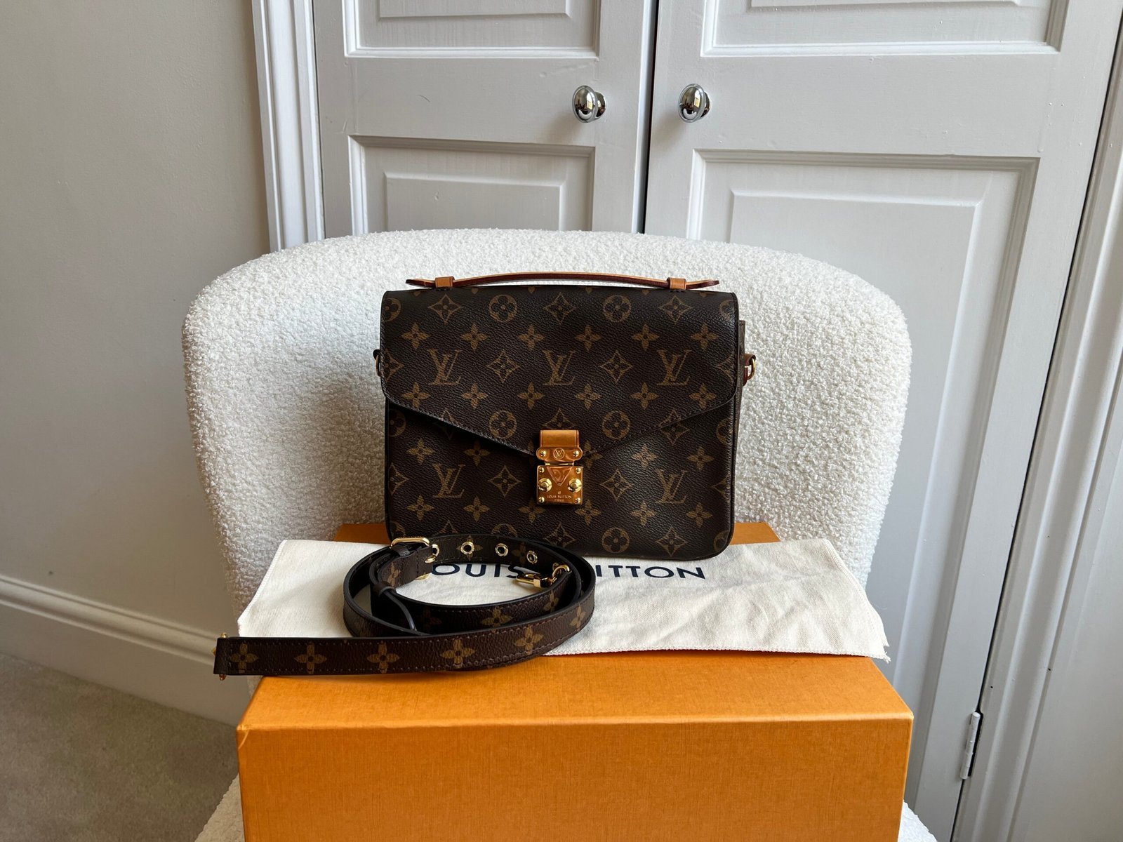 Louis Vuitton Pochette Metis Monogram