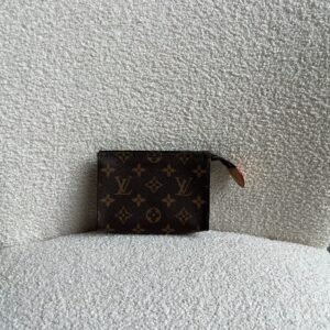 Louis Vuitton Toiletry Pouch 15 Monogram