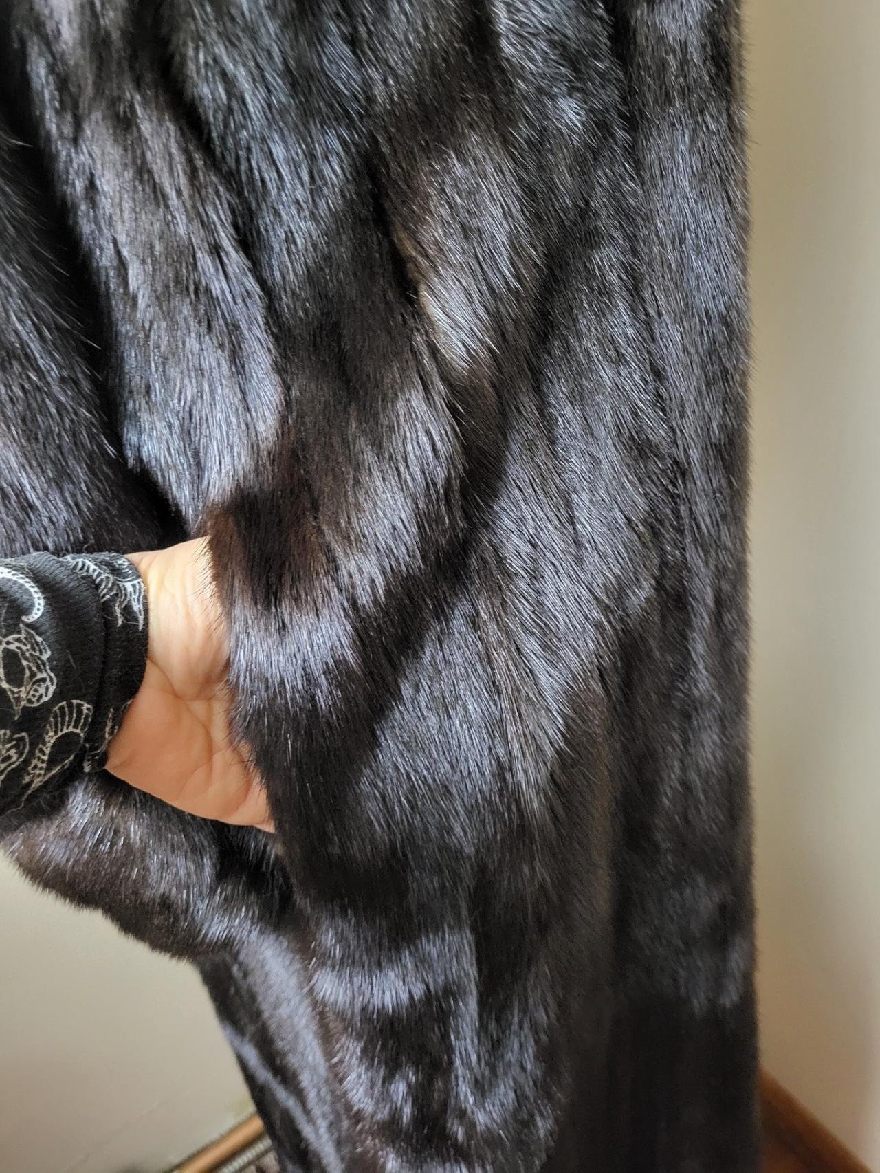 Cedric's Genuine Mink Floor Long Coat Size XL Mint Condition - Image 2