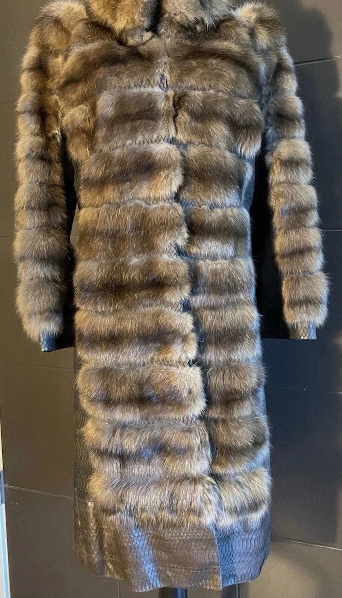 DENNIS BASSO SILVERY RUSSIAN SABLE FUR & PYTHON COAT Sz S No lynx mink - Image 8