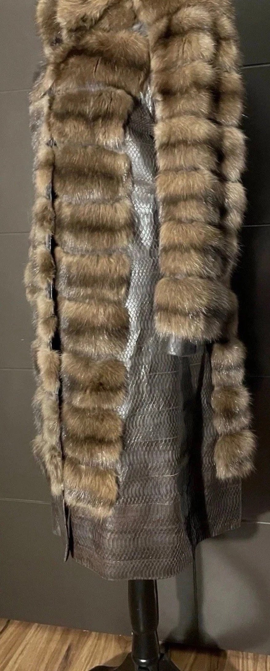 DENNIS BASSO SILVERY RUSSIAN SABLE FUR & PYTHON COAT Sz S No lynx mink - Image 5
