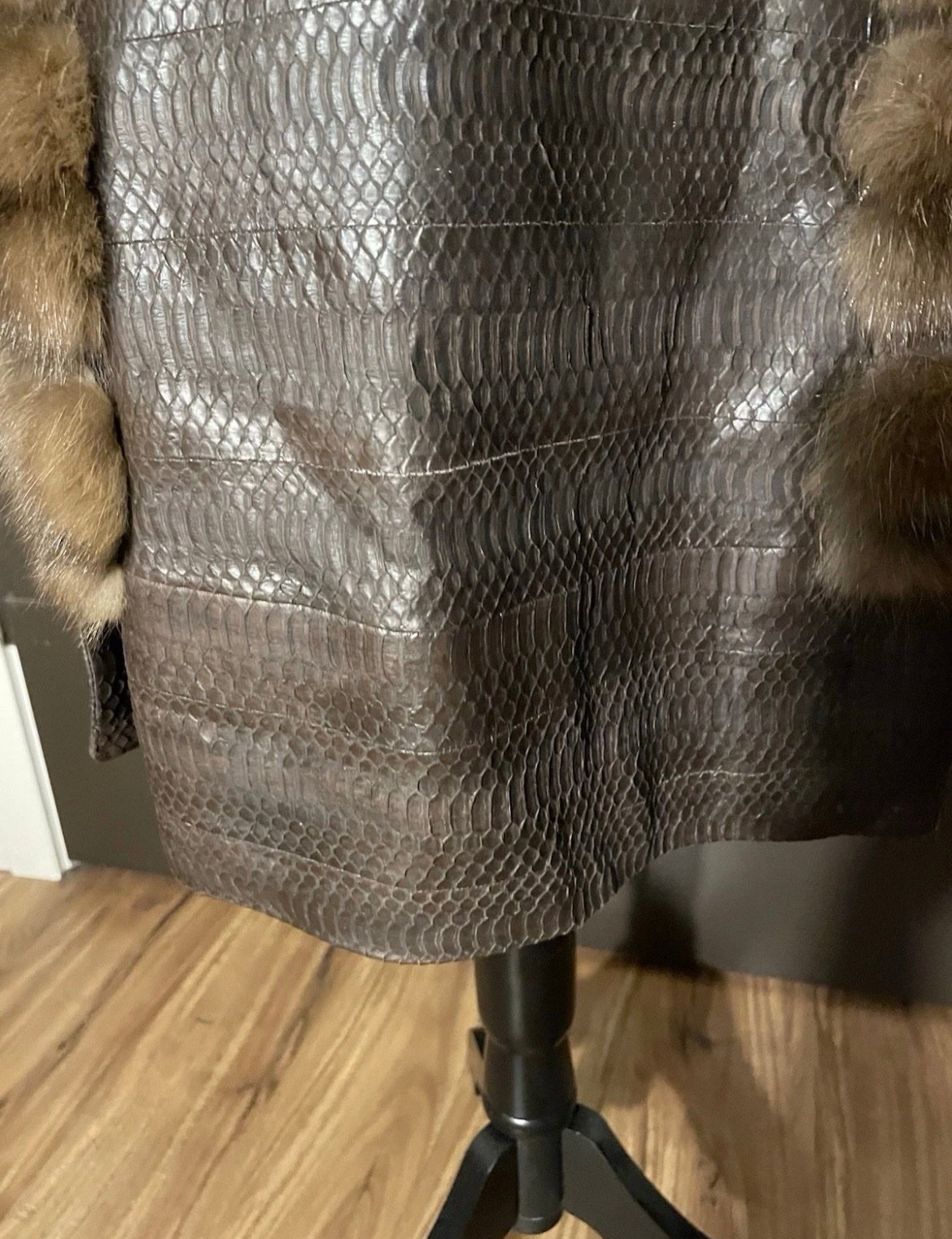 DENNIS BASSO SILVERY RUSSIAN SABLE FUR & PYTHON COAT Sz S No lynx mink - Image 7