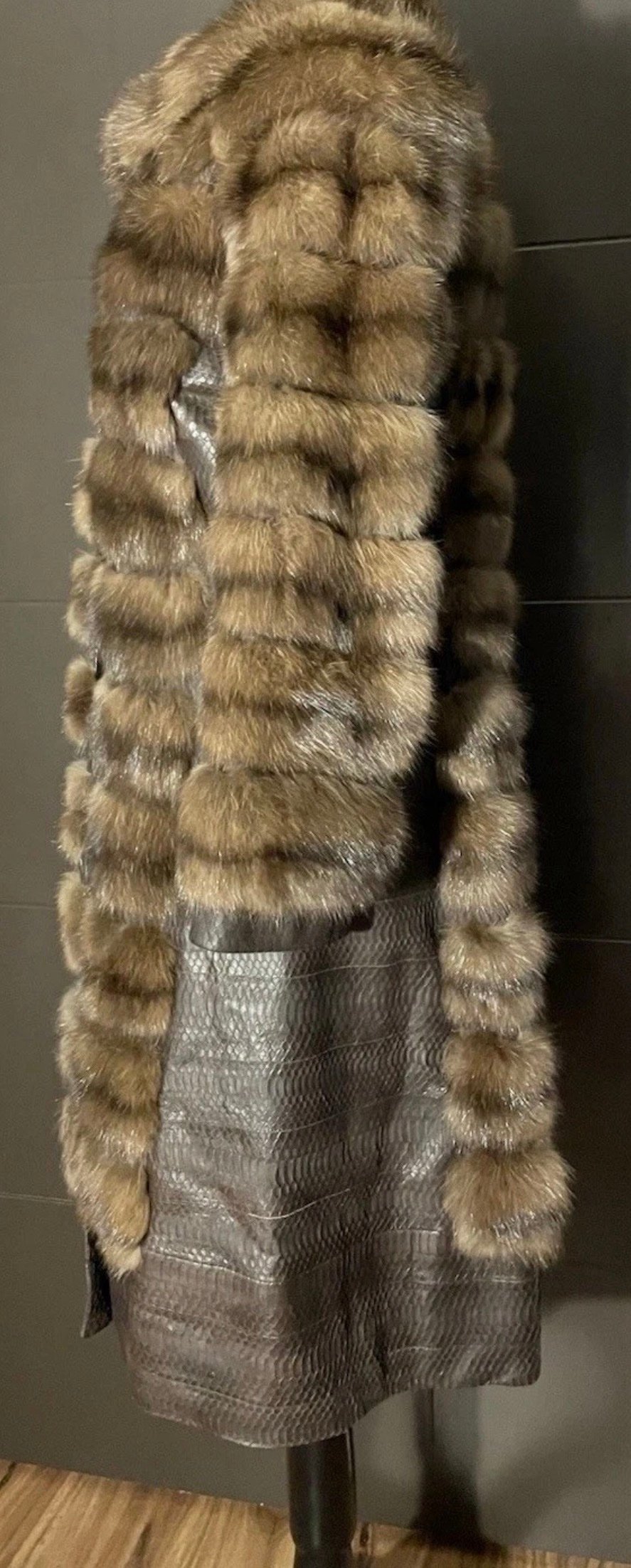 DENNIS BASSO SILVERY RUSSIAN SABLE FUR & PYTHON COAT Sz S No lynx mink - Image 4
